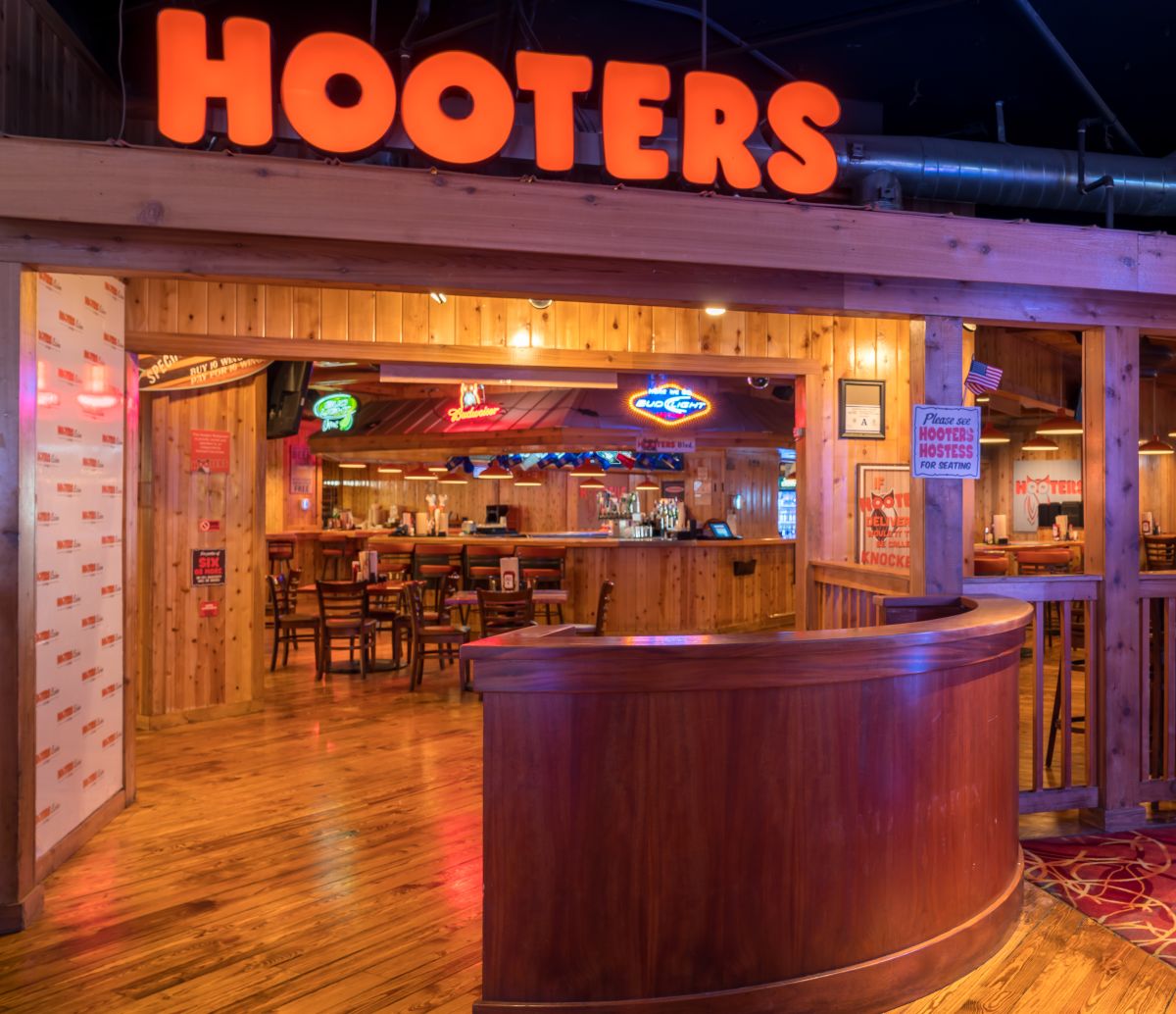 Hooters Restaurant - Main Dining Room