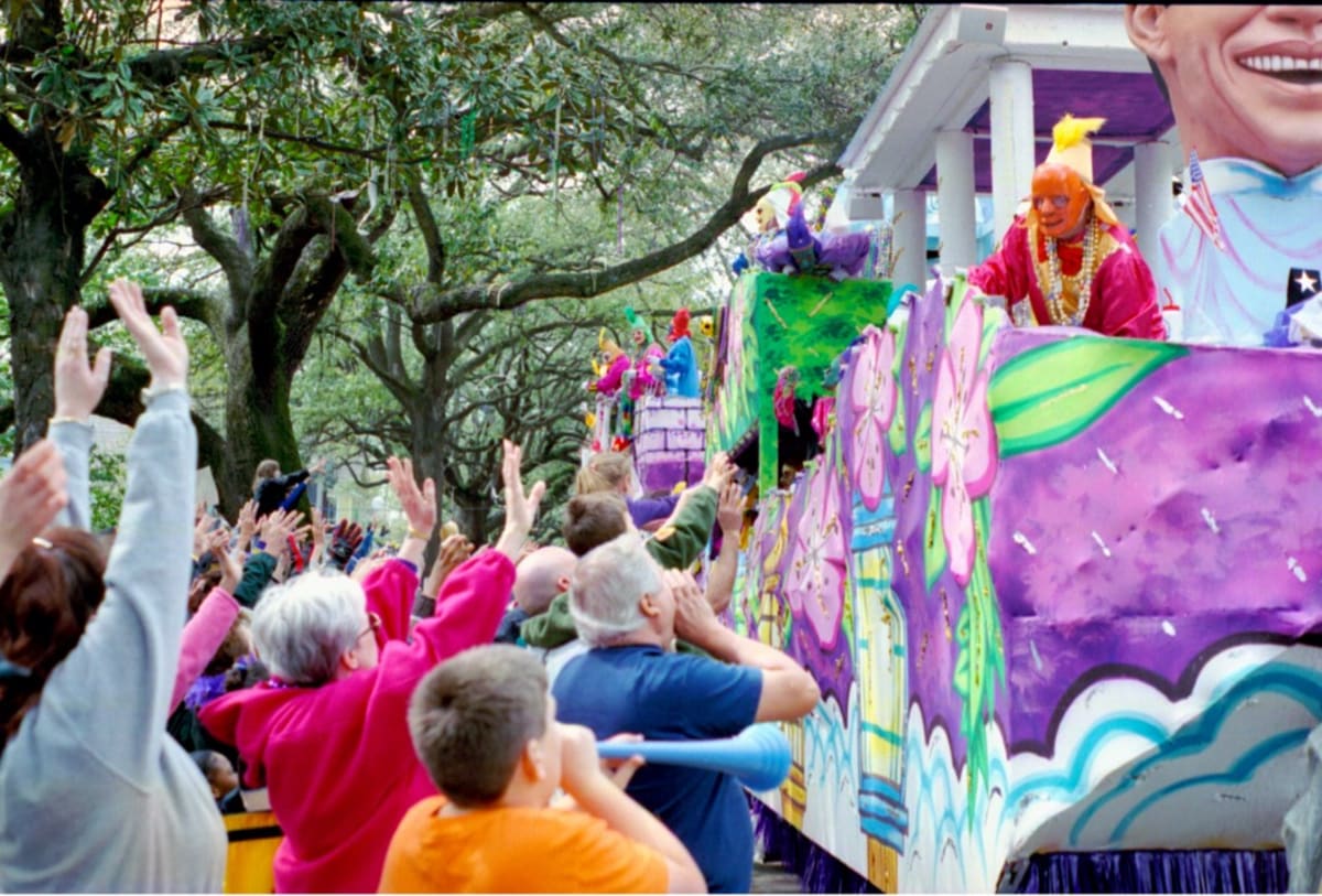 Mardi gras parade st charles avenue
