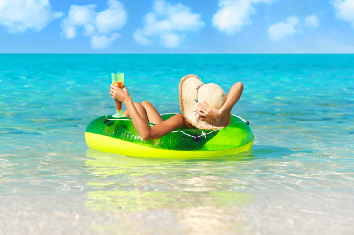 woman-in-float-w