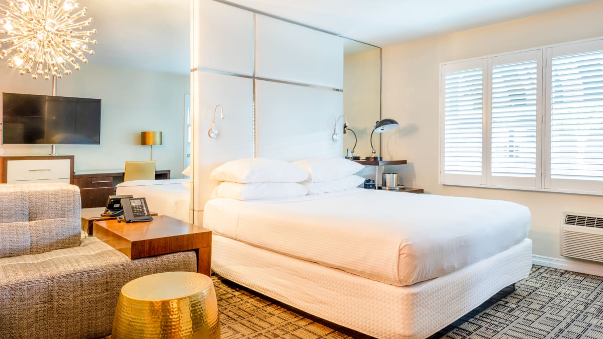grafton pool view king 312 bed 1 -6917