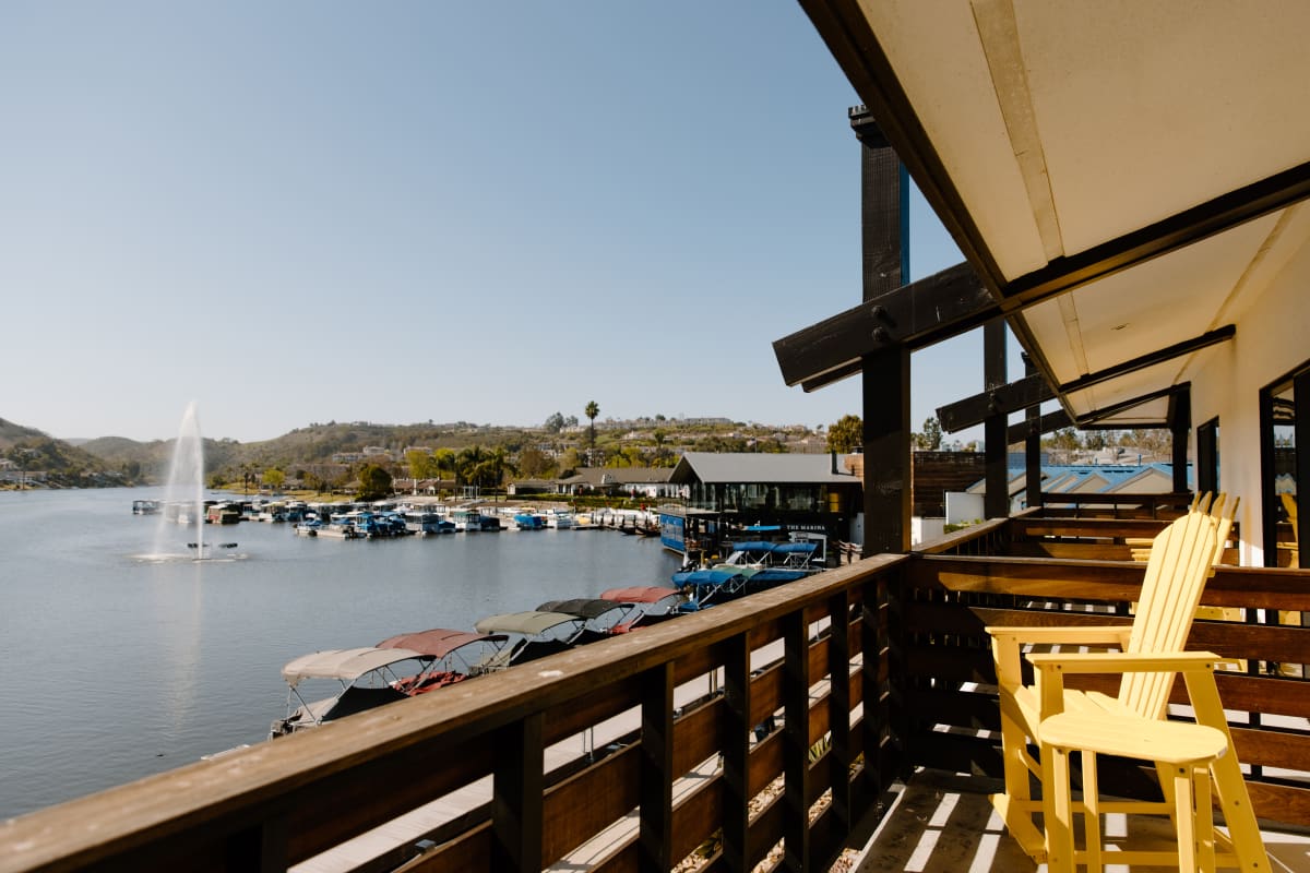 Premier Lake View King
