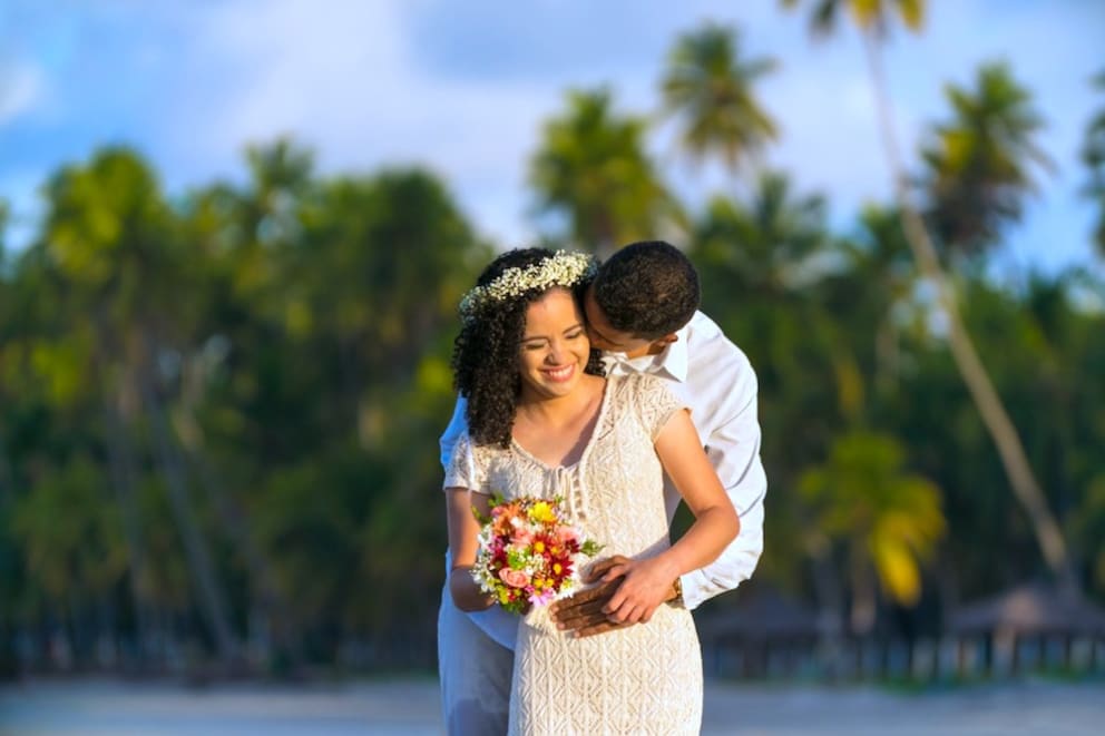 Everything You Need to Know About Having a Waikiki Beach Wedding