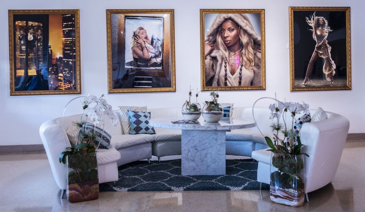 exhibition-artworks-line-sagamore-hotel-walls