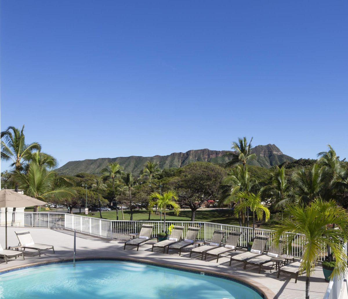 Pool with Diamond Head View7
