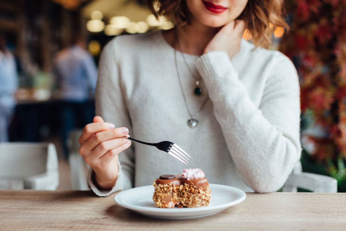 woman-eating-chocolate-dessert-in-restaurant
