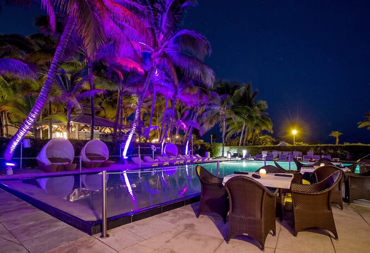 Large Sagamore Hotel Pool Bar