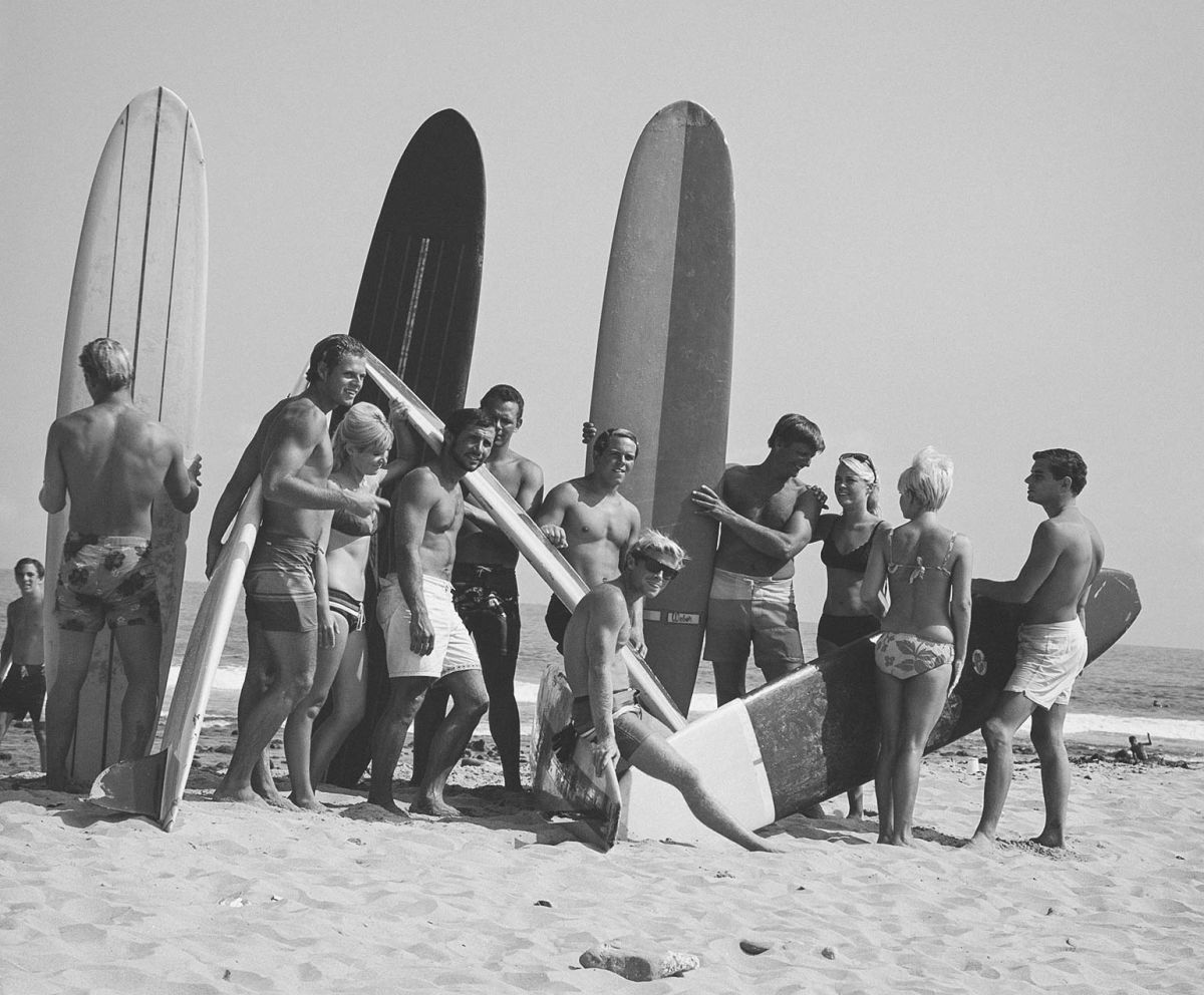 gale-fl-about-intro-surfers