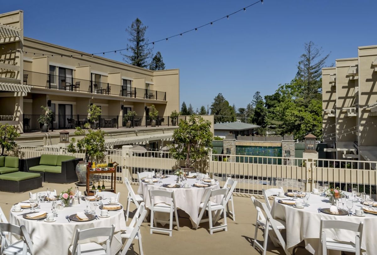 toll-house-hotel-weddings-exterior