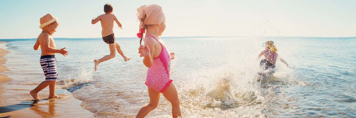kids-playing-in-ocean
