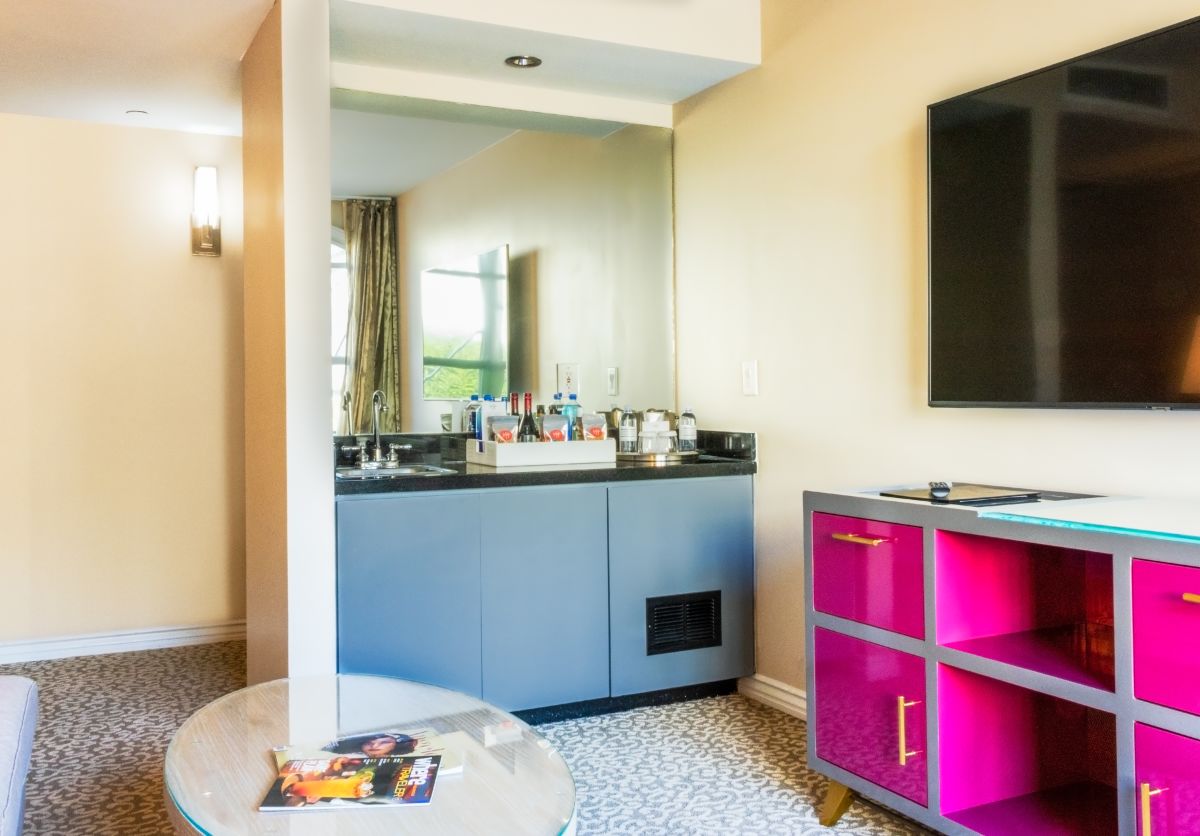 One Bedroom Suite_with bar