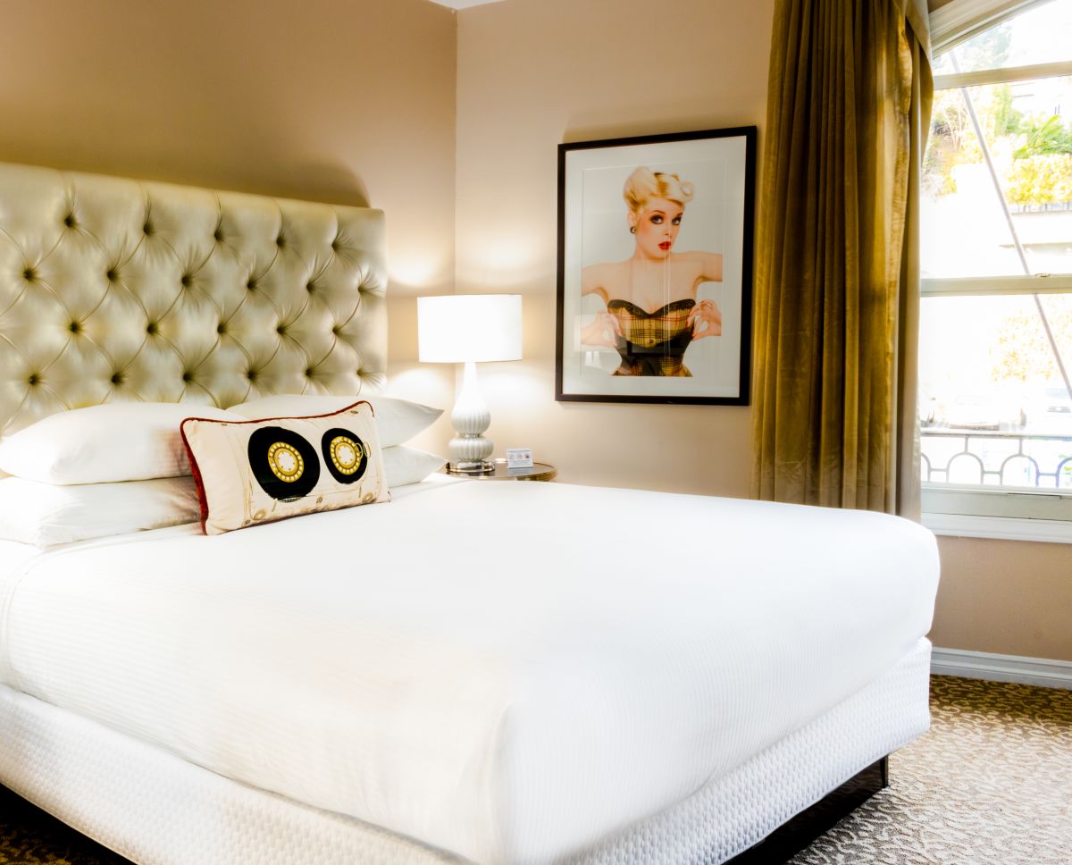 Studio King Suite_white headboard