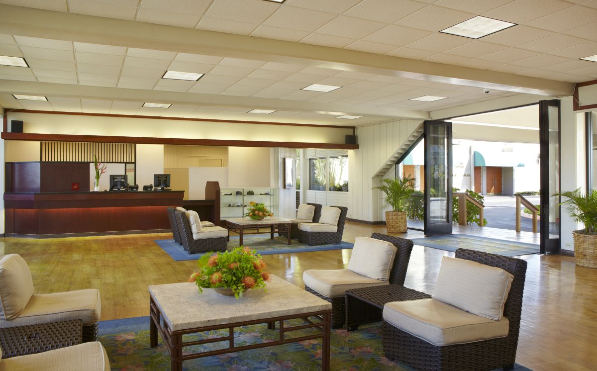 Maui-Beach-Hotel-Lobby