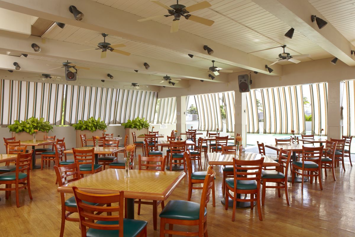 Maui-Beach-Hotel-Restaurant