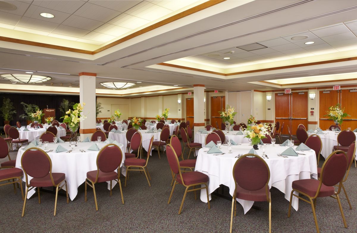 Maui-Beach-Hotel-Ballroom