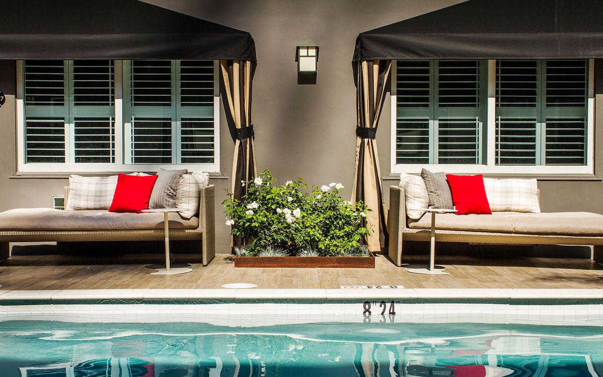 Poolside King outside