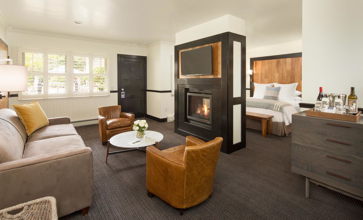 Hideaway-King-w-Seating