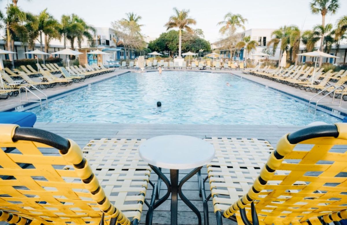 poolside-BG