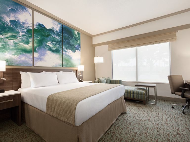 King Deluxe Bedroom