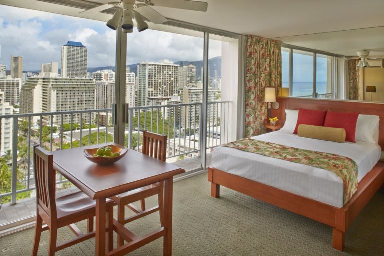 Pacific-Monarch-Studio-Ocean-View-Bed