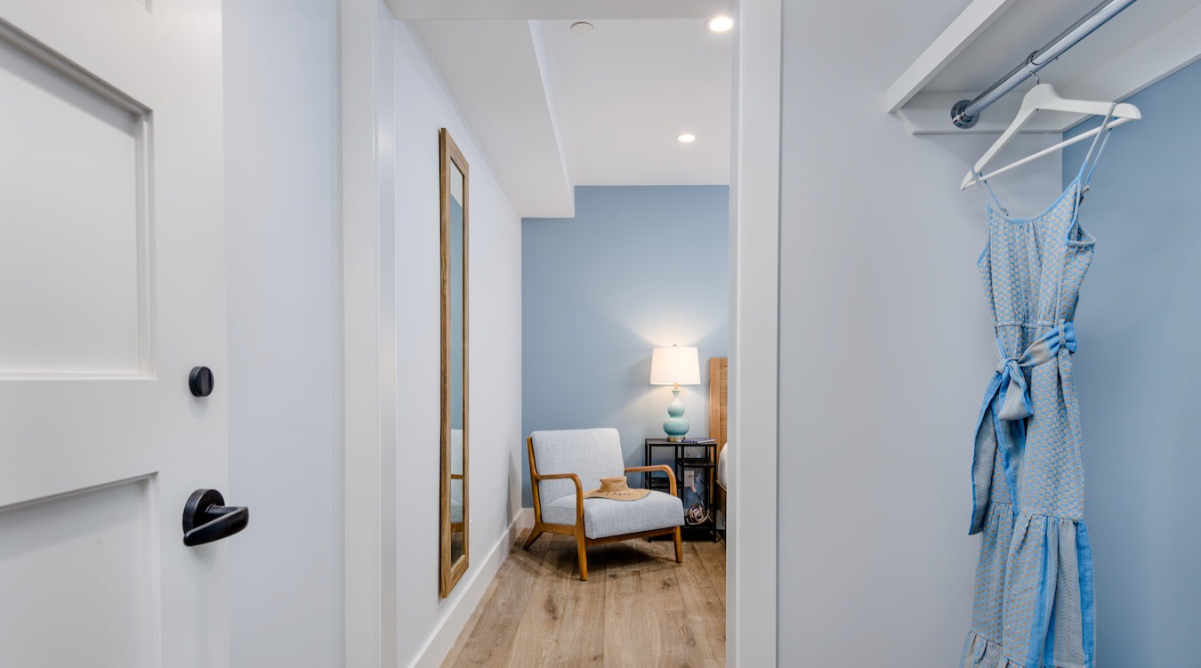 Regatta King Garden Level way from wardrobe to bedroom