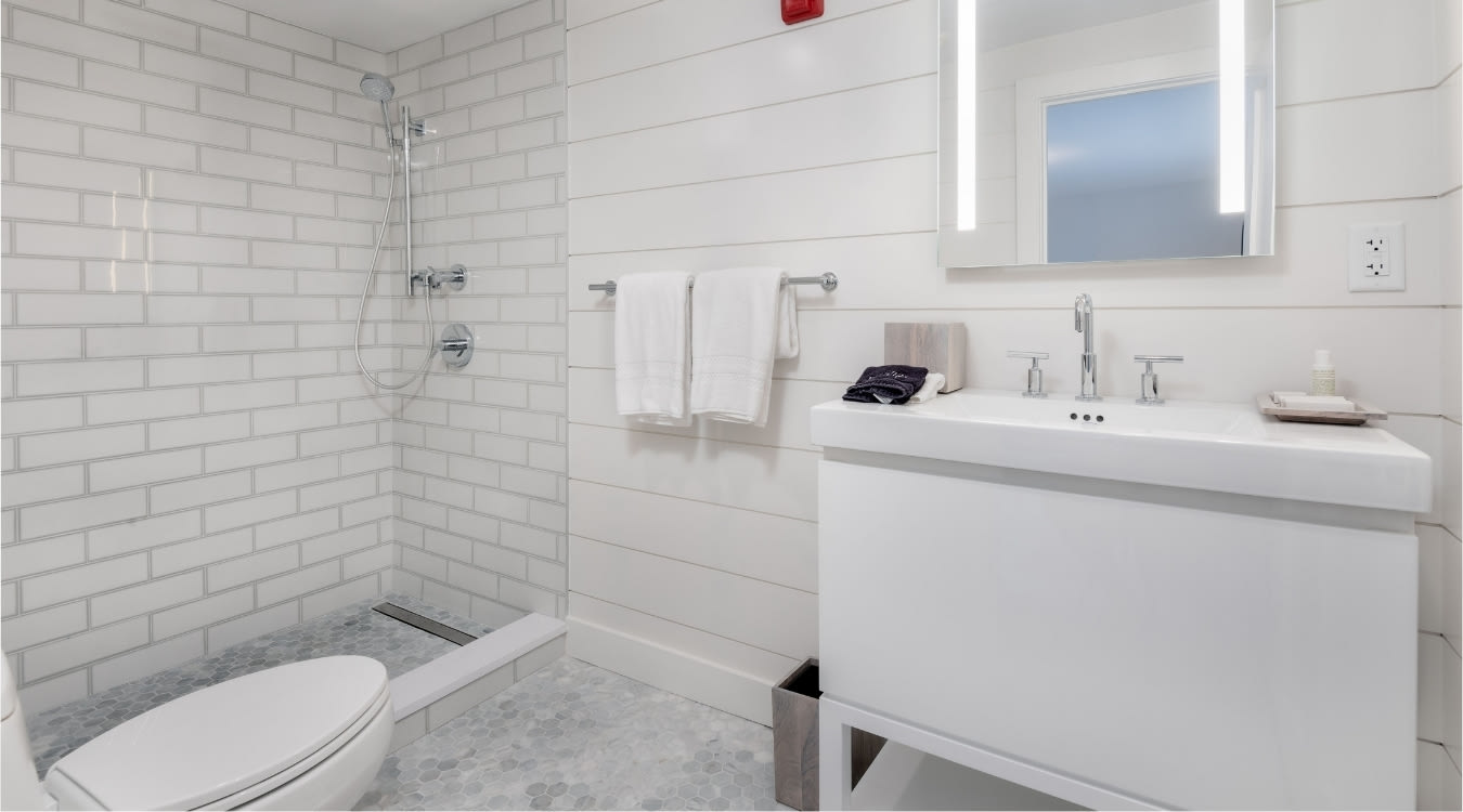 Veranda Queen Deluxe Bathroom