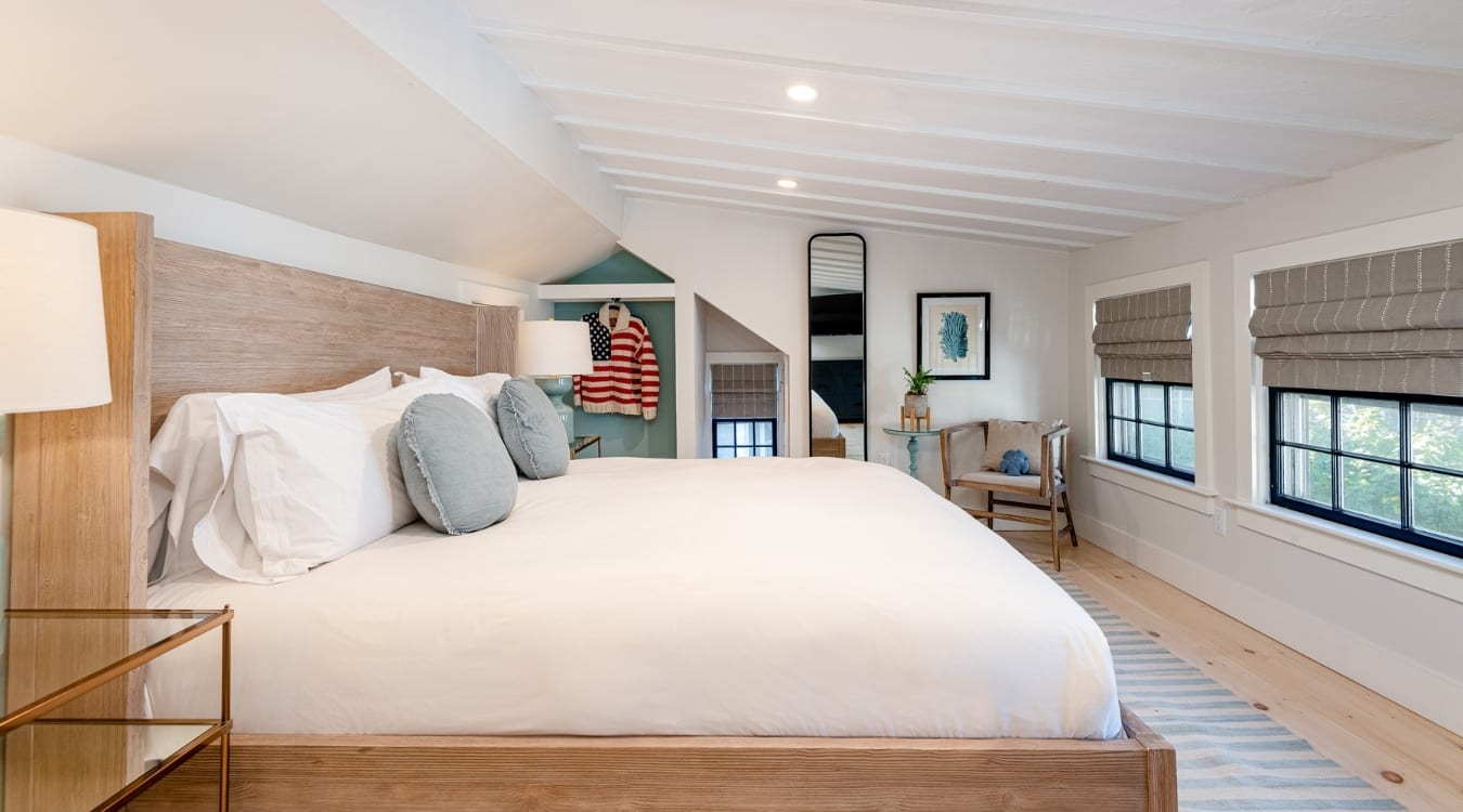 Chapman Queen Deluxe bedroom