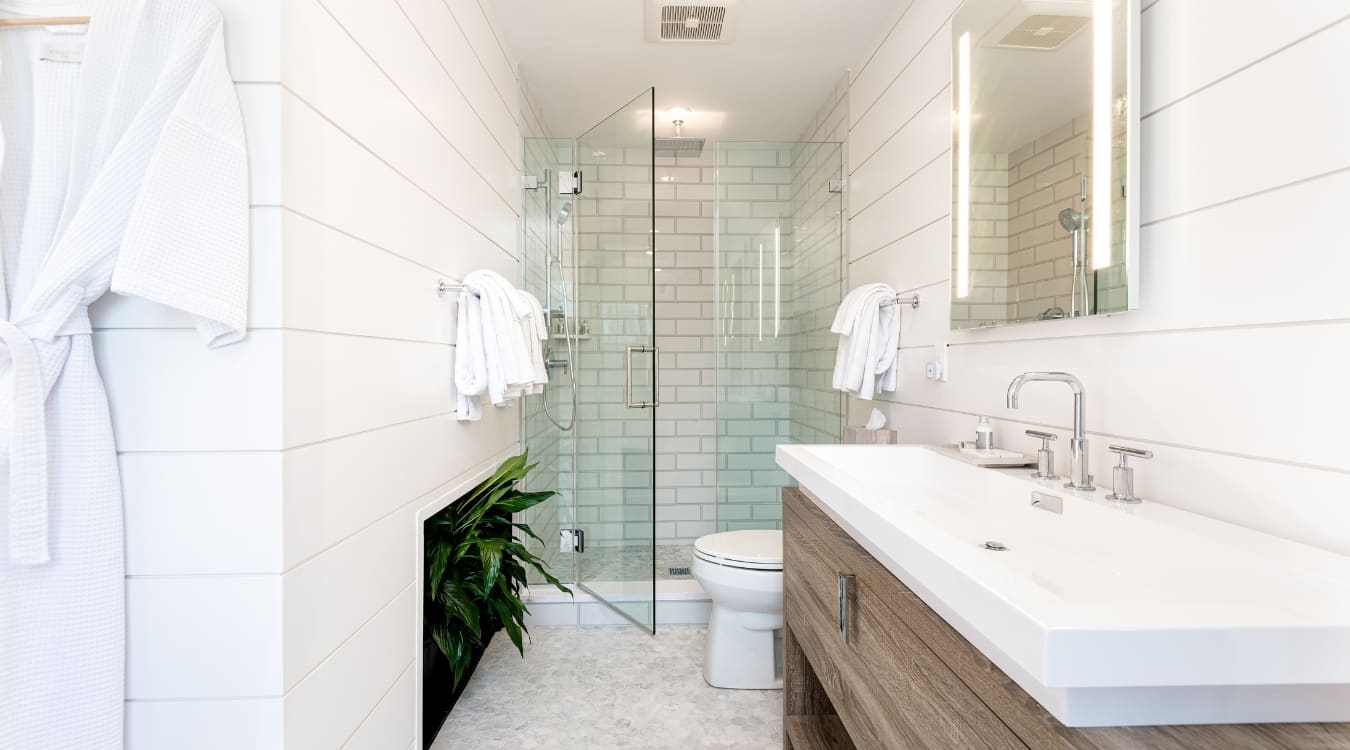 Chapman King bathroom