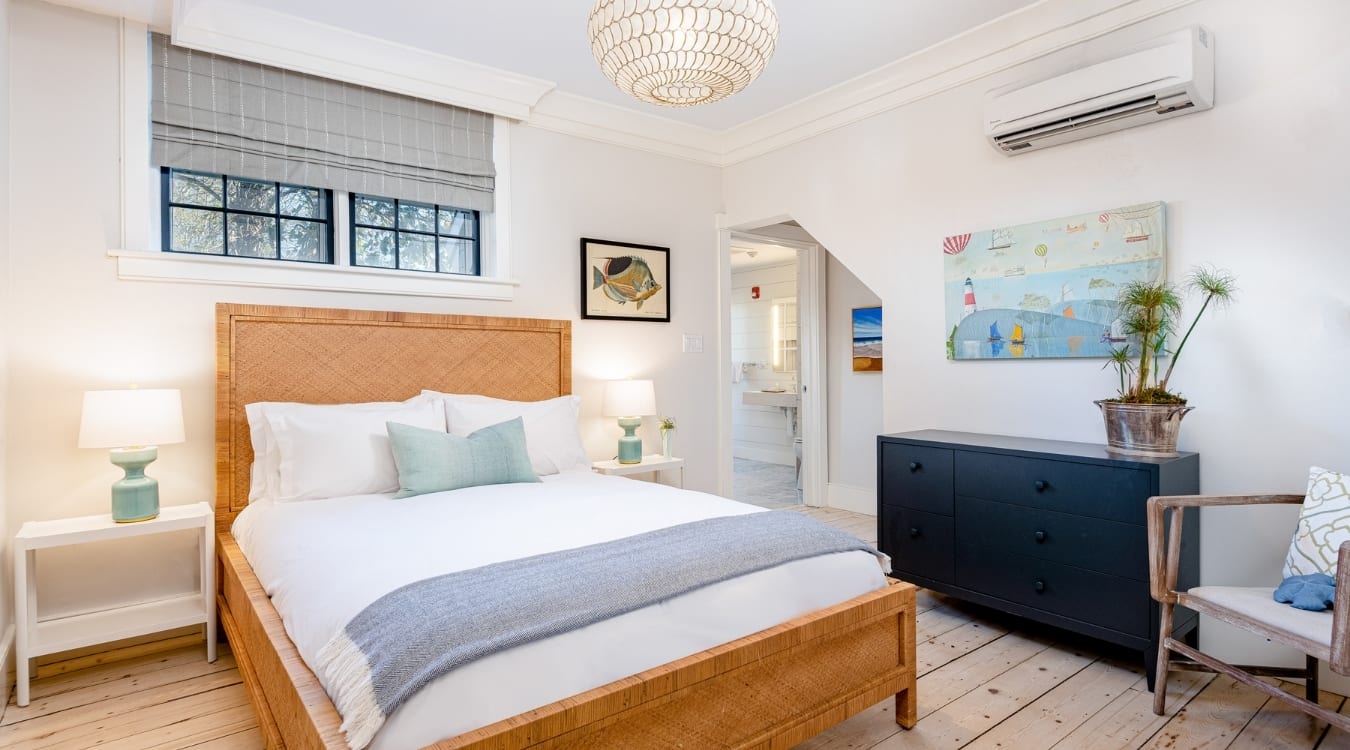 Veranda Queen Balcony Bedroom