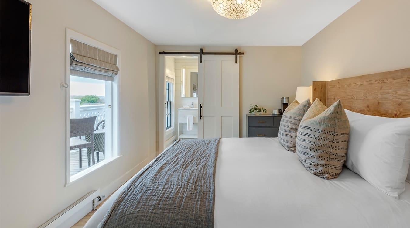 Veranda King Deluxe Balcony bedroom