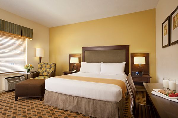 Deluxe King room photo