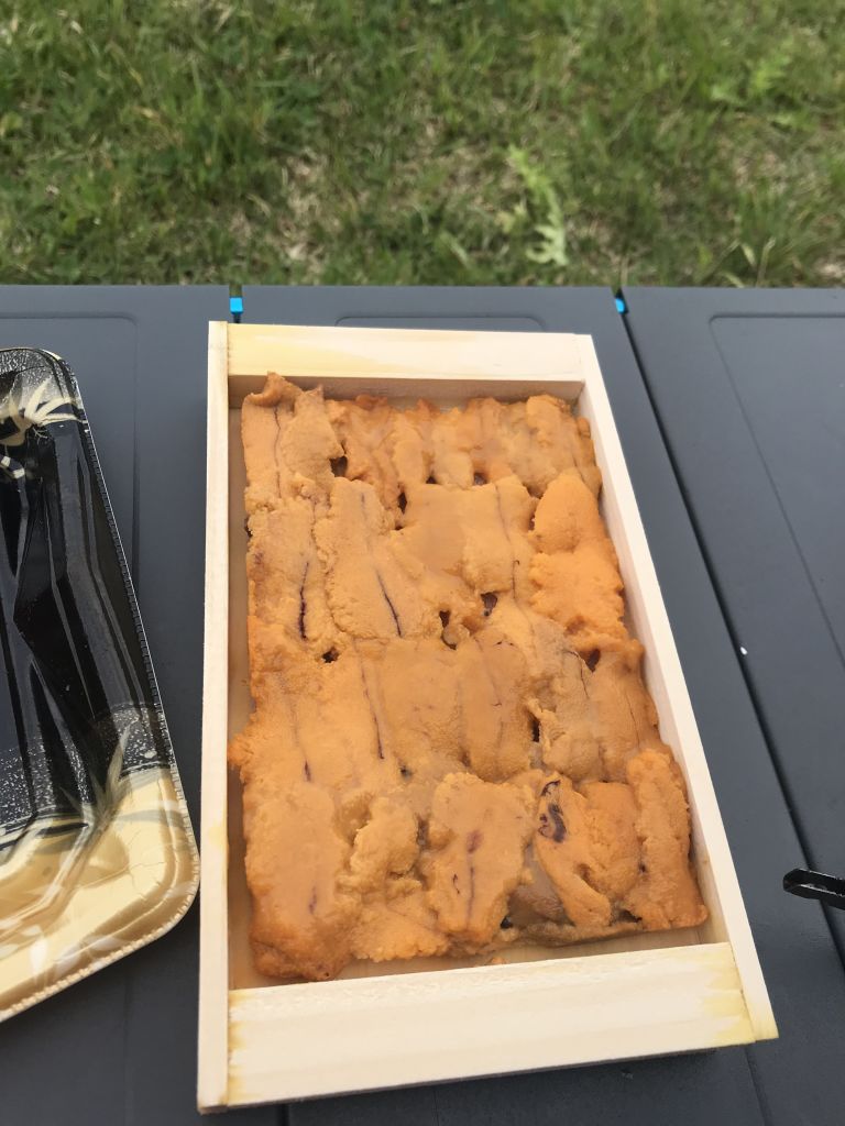 우니...밥과 함께 먹으면 더 맛있다.