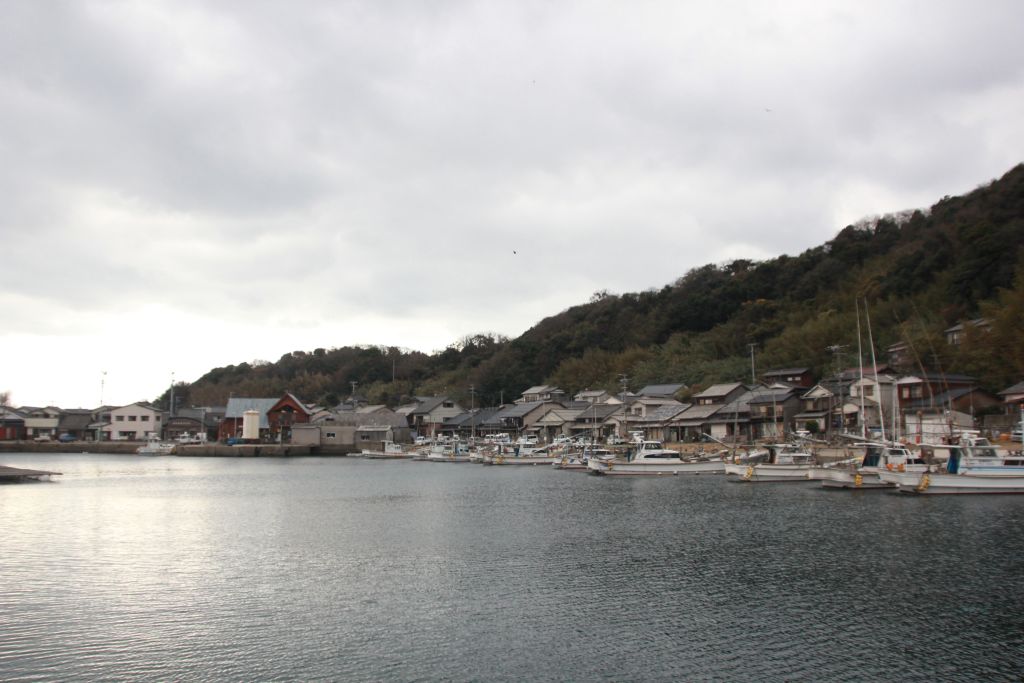 신구항에서 배로 20분 거리에 있는 어촌마을 아이노시마