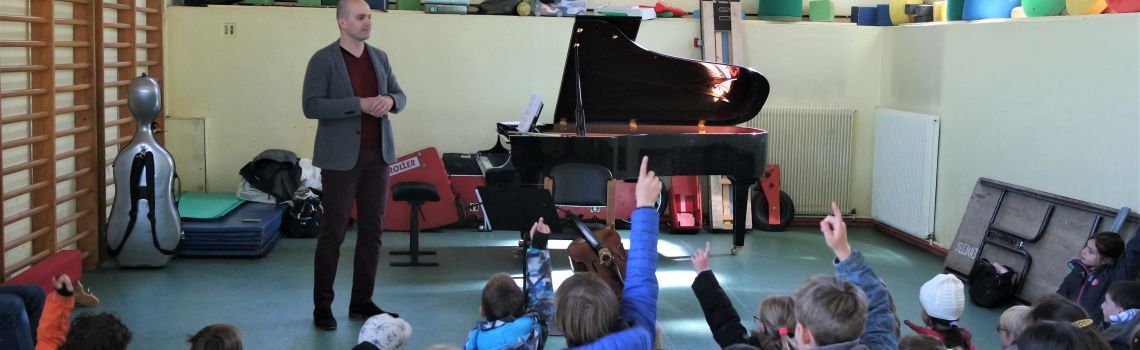 Duo Fortecello en concert scolaire