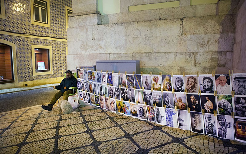 Lizbon-Portekiz-Sokak-Saticilari