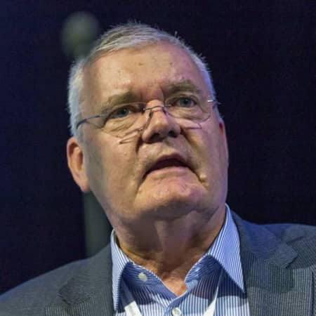 Photograph of Professor Jim Macnamara, PhD, FAMEC, FAMI, CPM, FPRIA is Visiting Professor in the Communications and Media programme at London College of Communication 2017-2020.