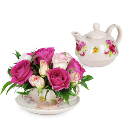 Teacup of Roses with Teapot