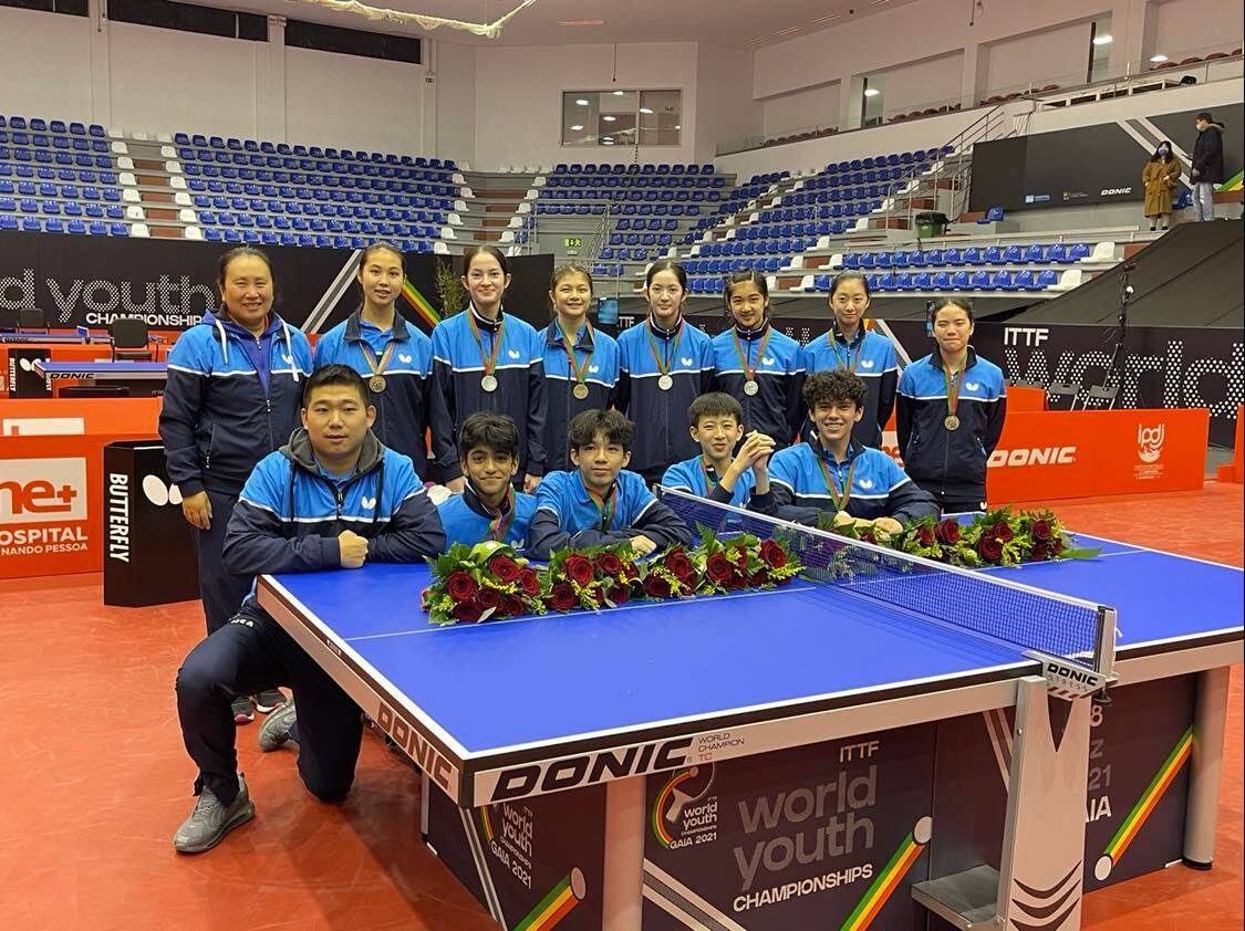 Team USA with their medals at ITTF World Youth Championships