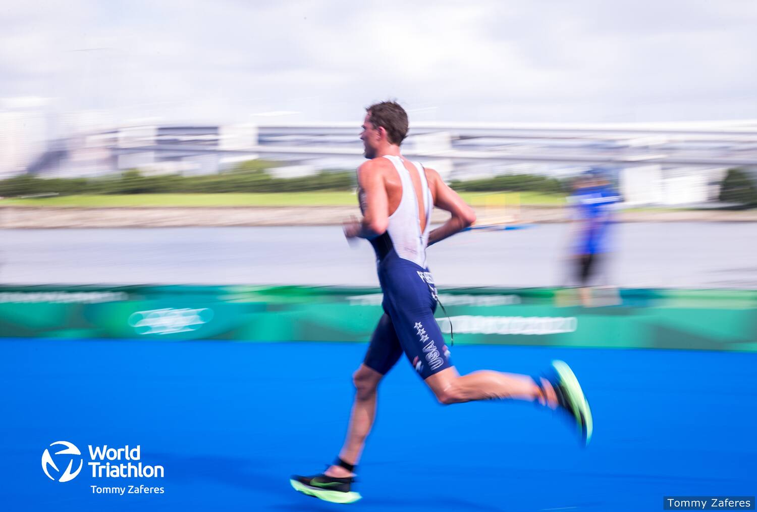 morgan pearson running in the men's triathlon race at olympic games tokyo 2020