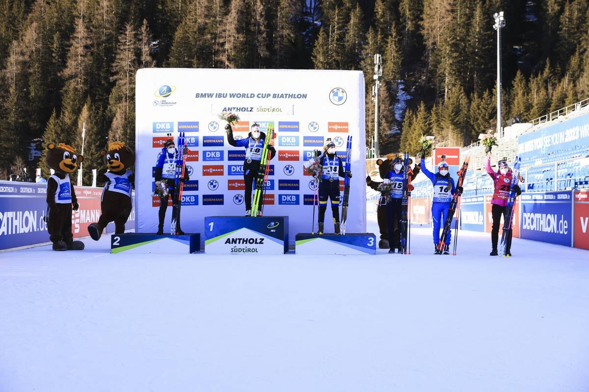 21.01.2022, Antholz, Italy (ITA): Julia Simon (FRA), Justine Braisaz-Bouchet (FRA), Mona Brorsson (SWE), Clare Egan (USA), Dorothea Wierer (ITA), Marketa Davidova (CZE), (l-r) - IBU World Cup Biathlon, individual women, Antholz (ITA) Manzoni/NordicFocus.