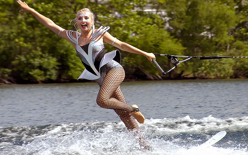 Caroline Grubs swivel skiing