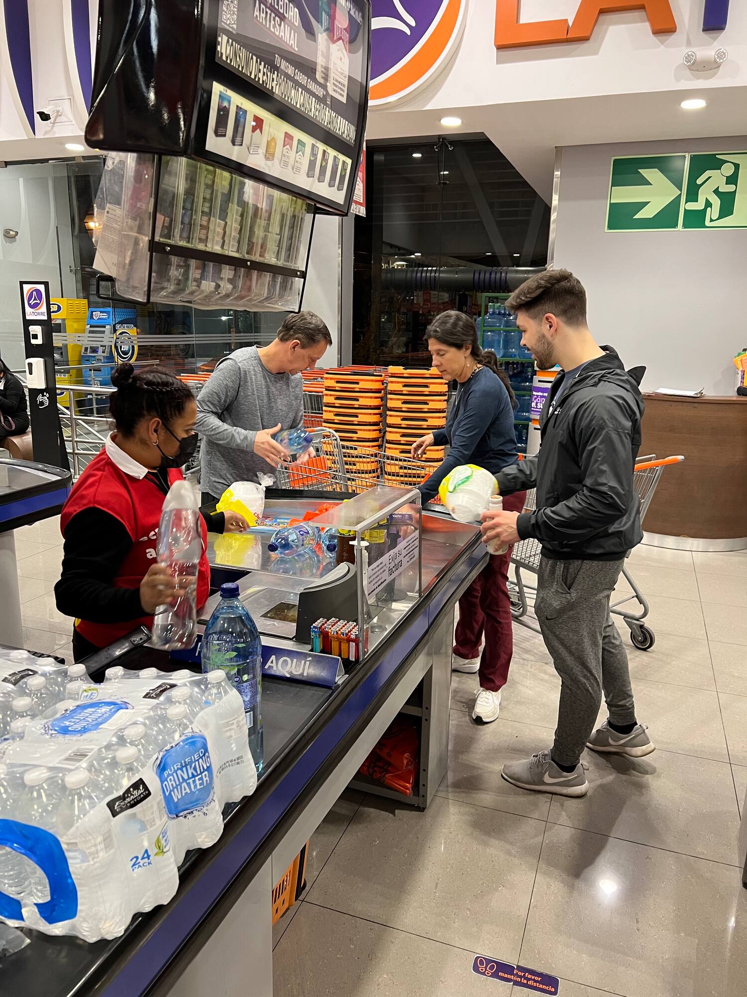 Thomas Carter food shopping at the XXXIV Pan American Racquetball Championships
