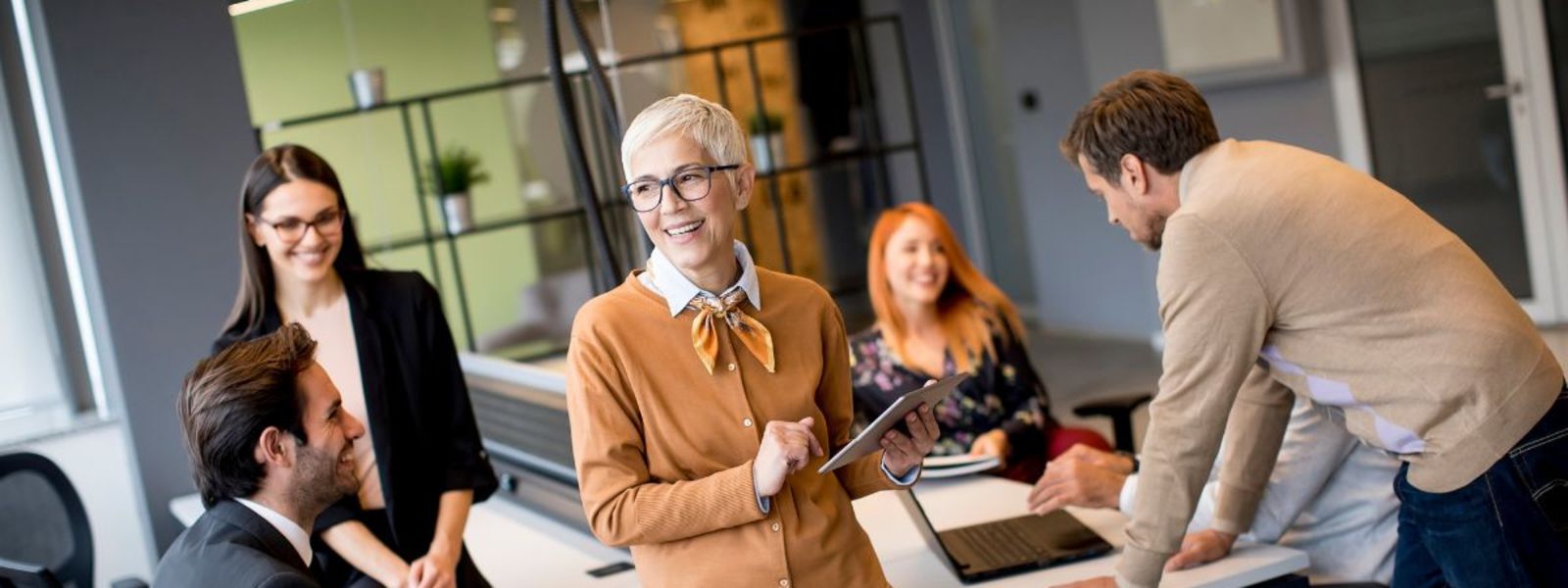 juttatások adózásának bemutatása egy munkahelyi környezetben