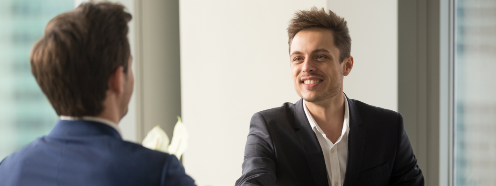 állásinterjú bemutatkozás közben