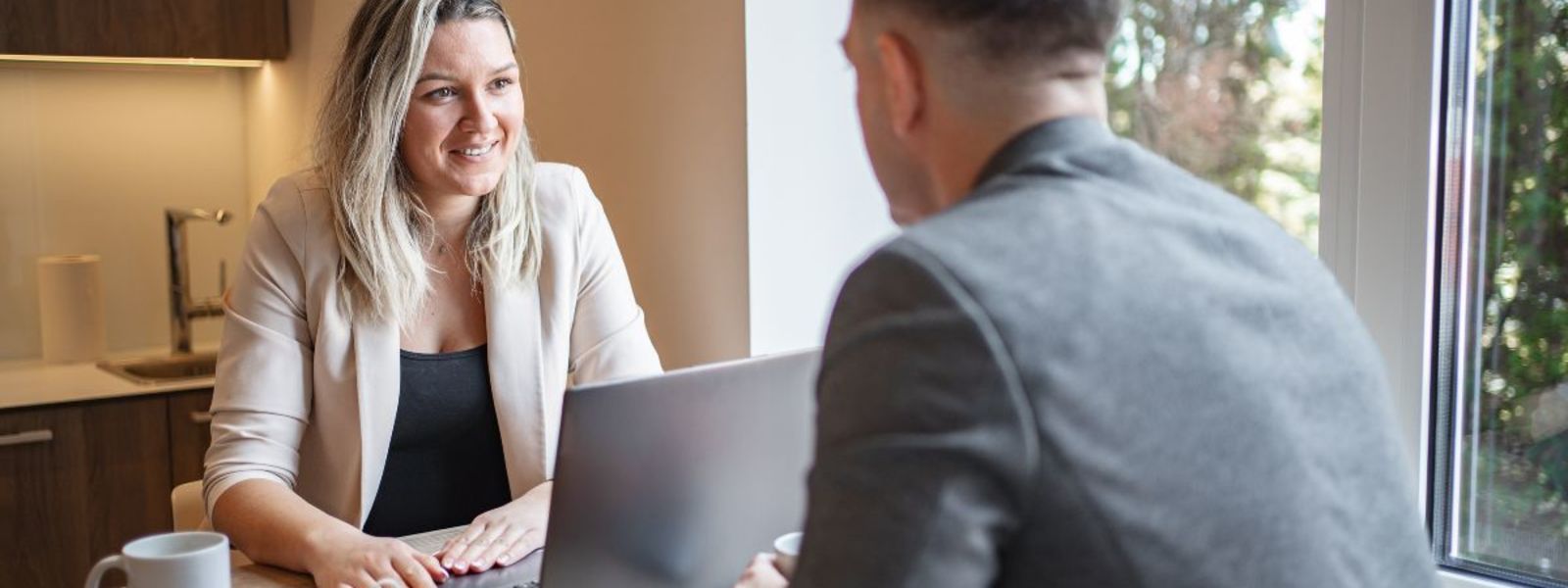 Online toborzási stratégia alkalmazása laptopon keresztül
