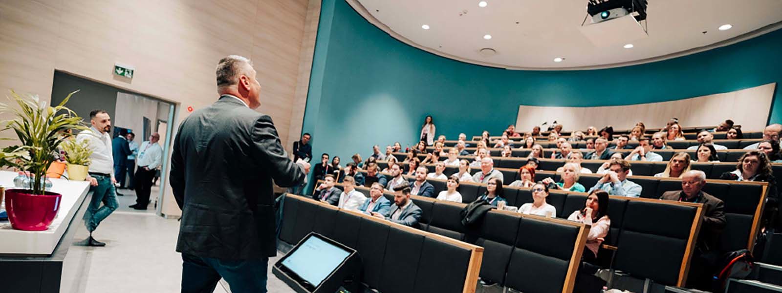 Modern HR a HR Festen