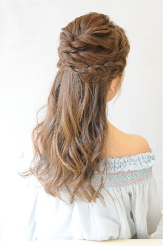 結婚式髪型ハーフアップ 編み込み 美しい髪