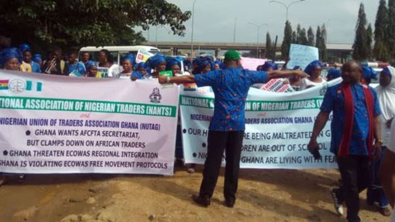 Nigerians continue protest against Ghanaian government Nigerians continue protest against Ghanaian government