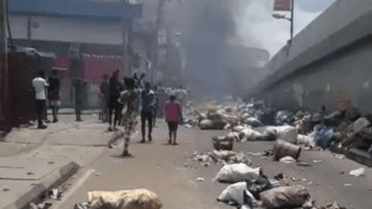 Ikeja boils: Police, hoodlums in heavy shootout; Computer Village rescued Ikeja boils: Police, hoodlums in heavy shootout; Computer Village rescued
