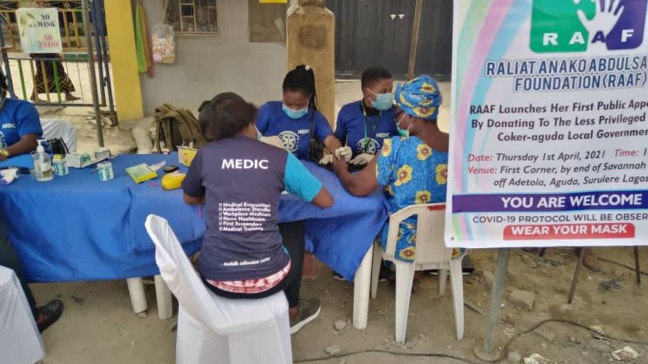 Foundation gives succour to 500 residents in Lagos Foundation gives succour to 500 residents in Lagos