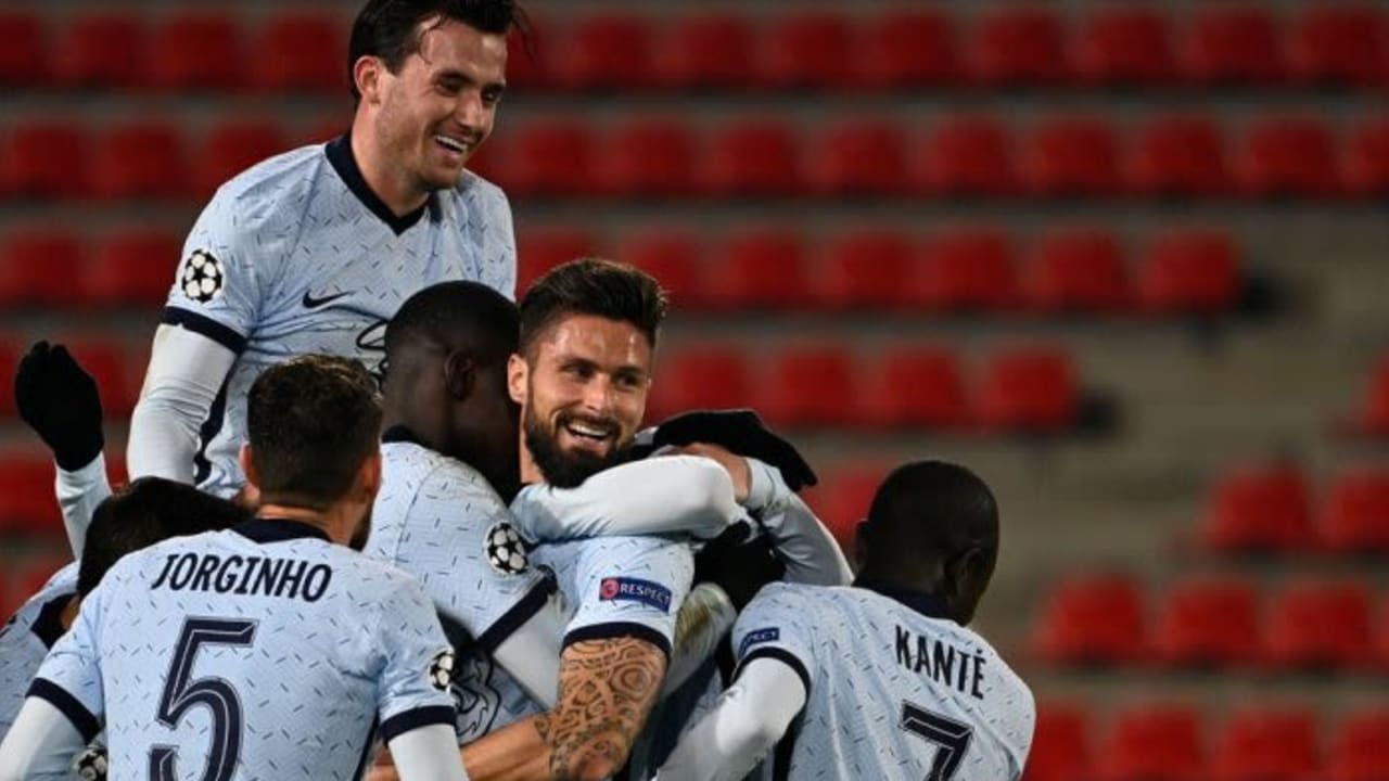Giroud’s late header lands Chelsea in Champions League knockout Giroud’s late header lands Chelsea in Champions League knockout